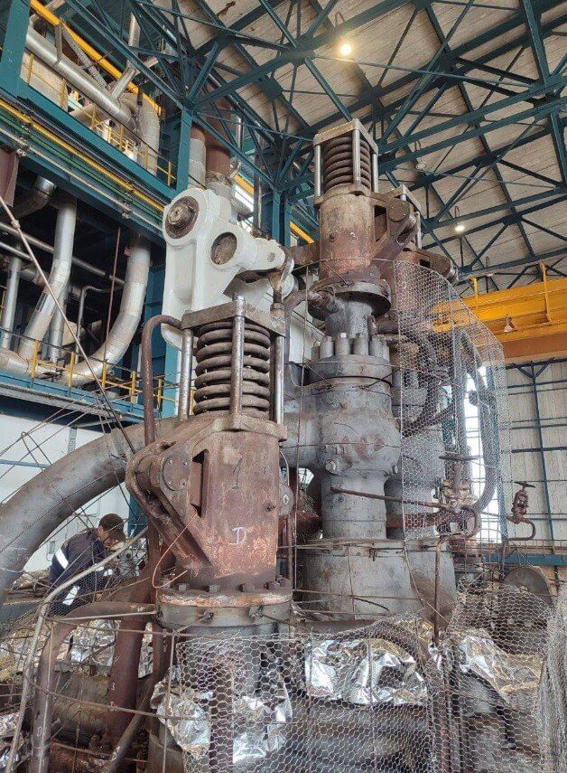 Steam turbine valves