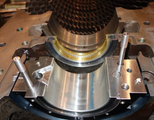 Gas turbine bearing housings and journal bearings