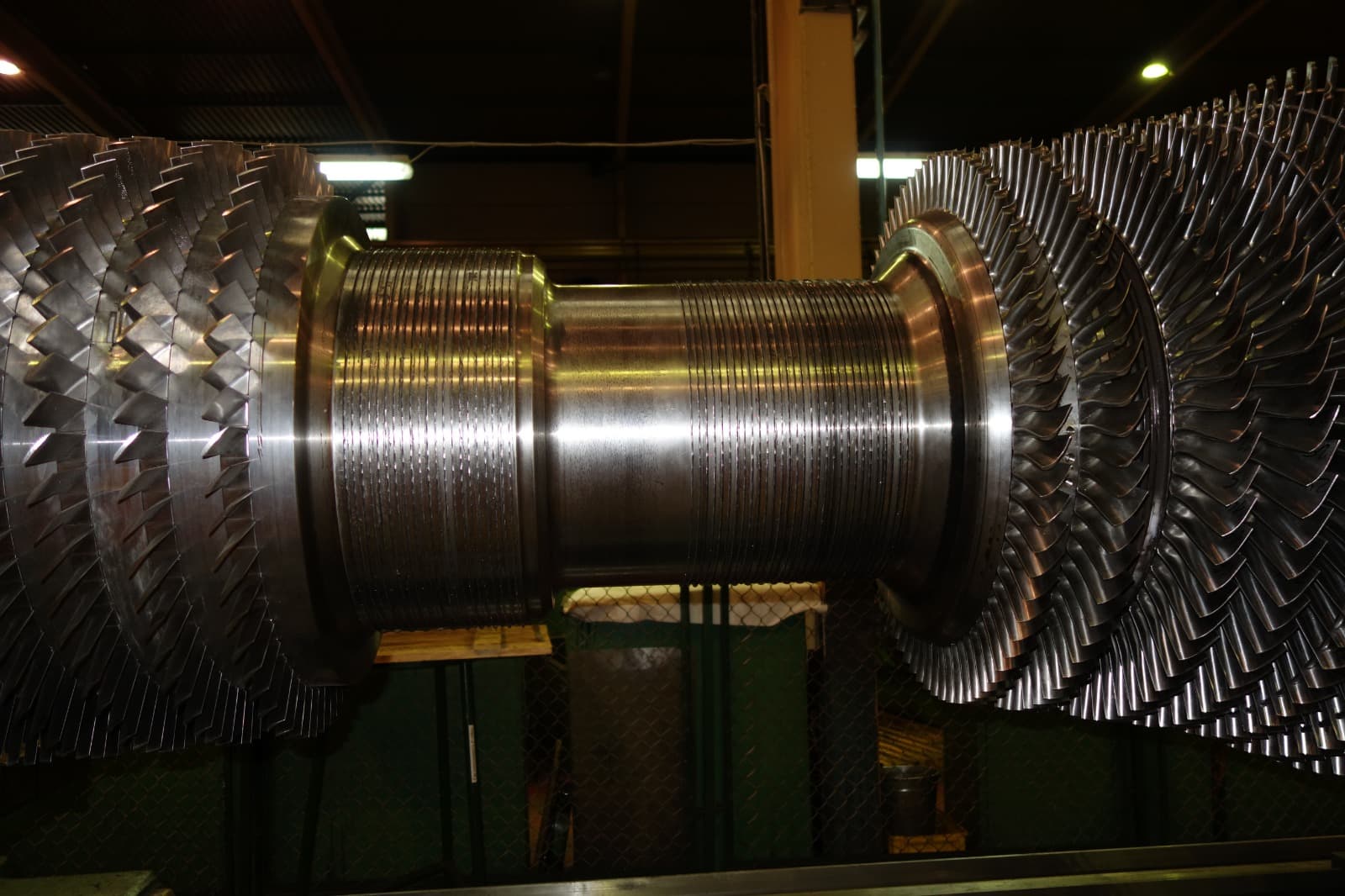 Gas turbine rotor blades and compressor disks