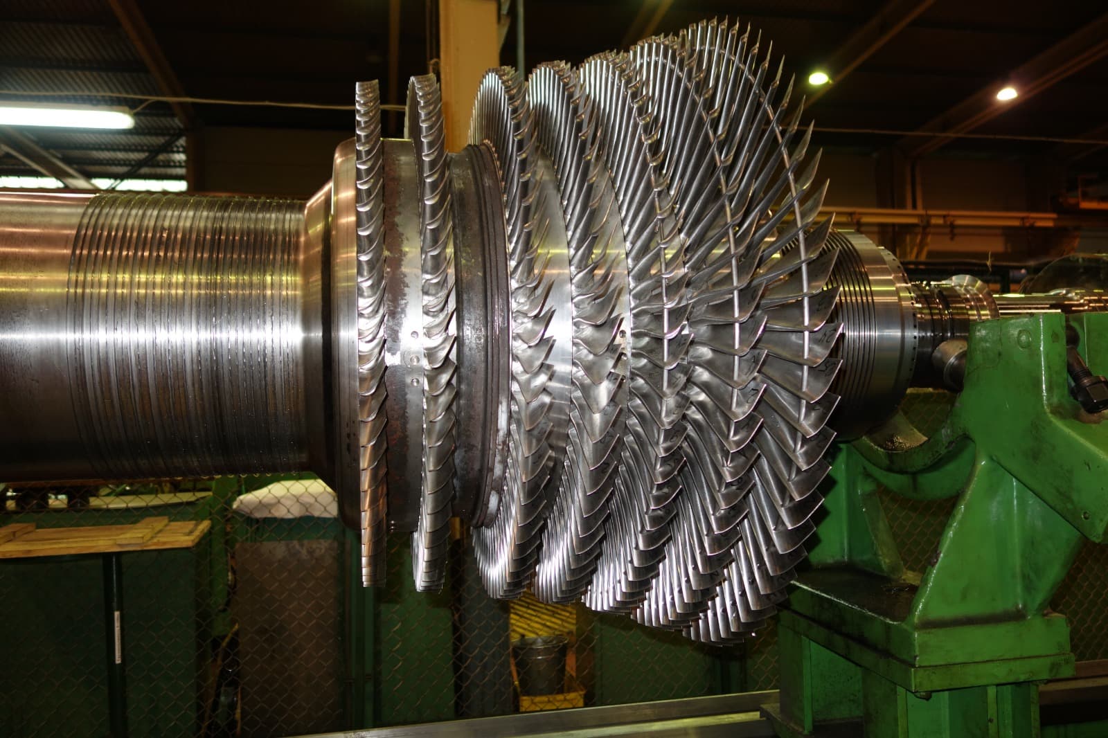 Gas turbine rotor blades and compressor disks
