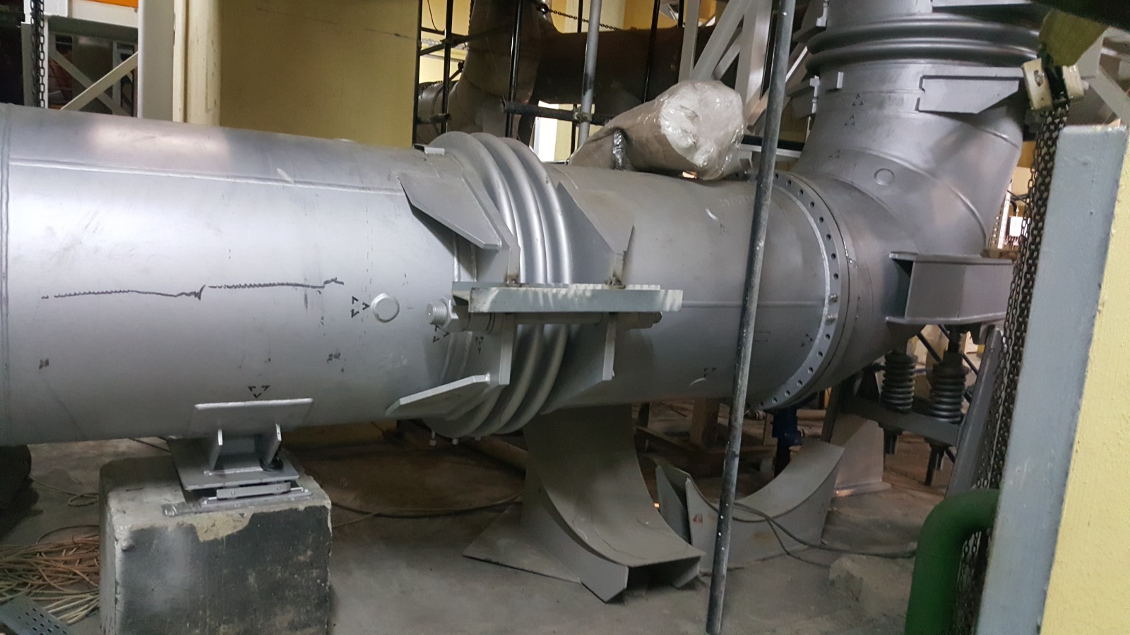 Gas turbine combustion chambers, flame tubes, transition pieces
