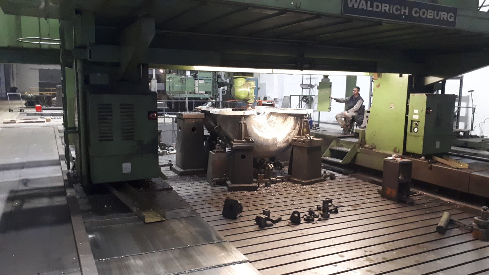 Gas turbine and compressor casings