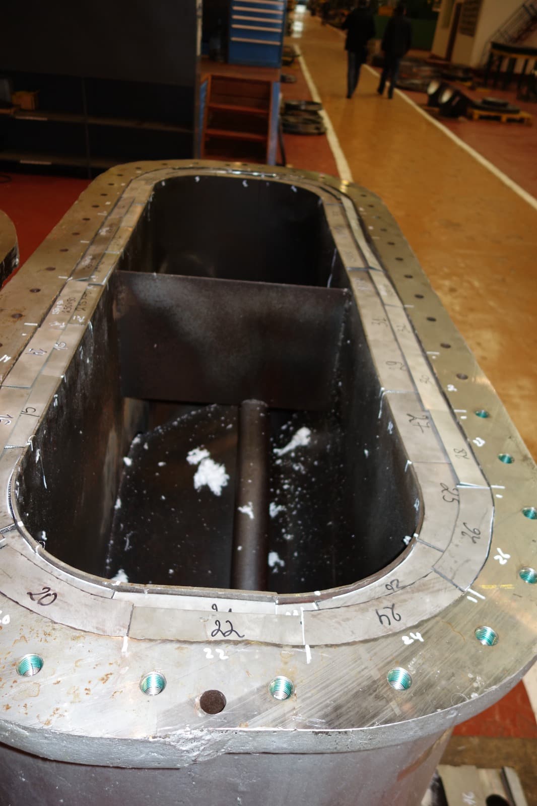Gas turbine and compressor casings