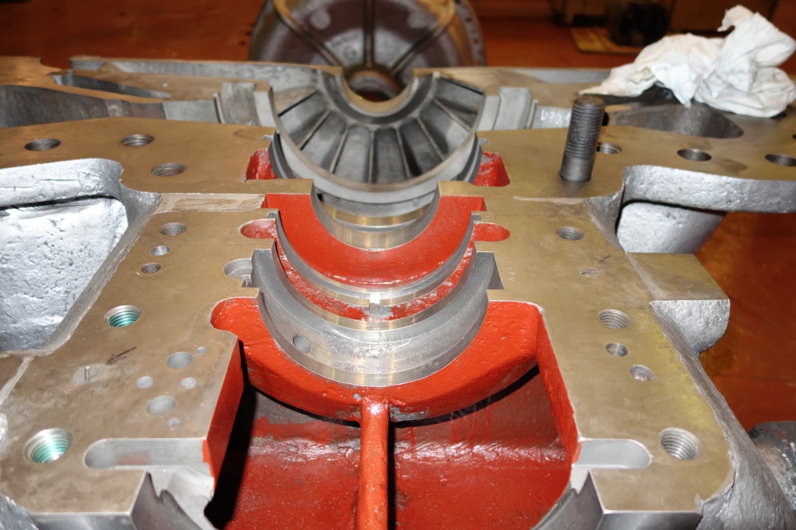 Gas turbine and compressor casings