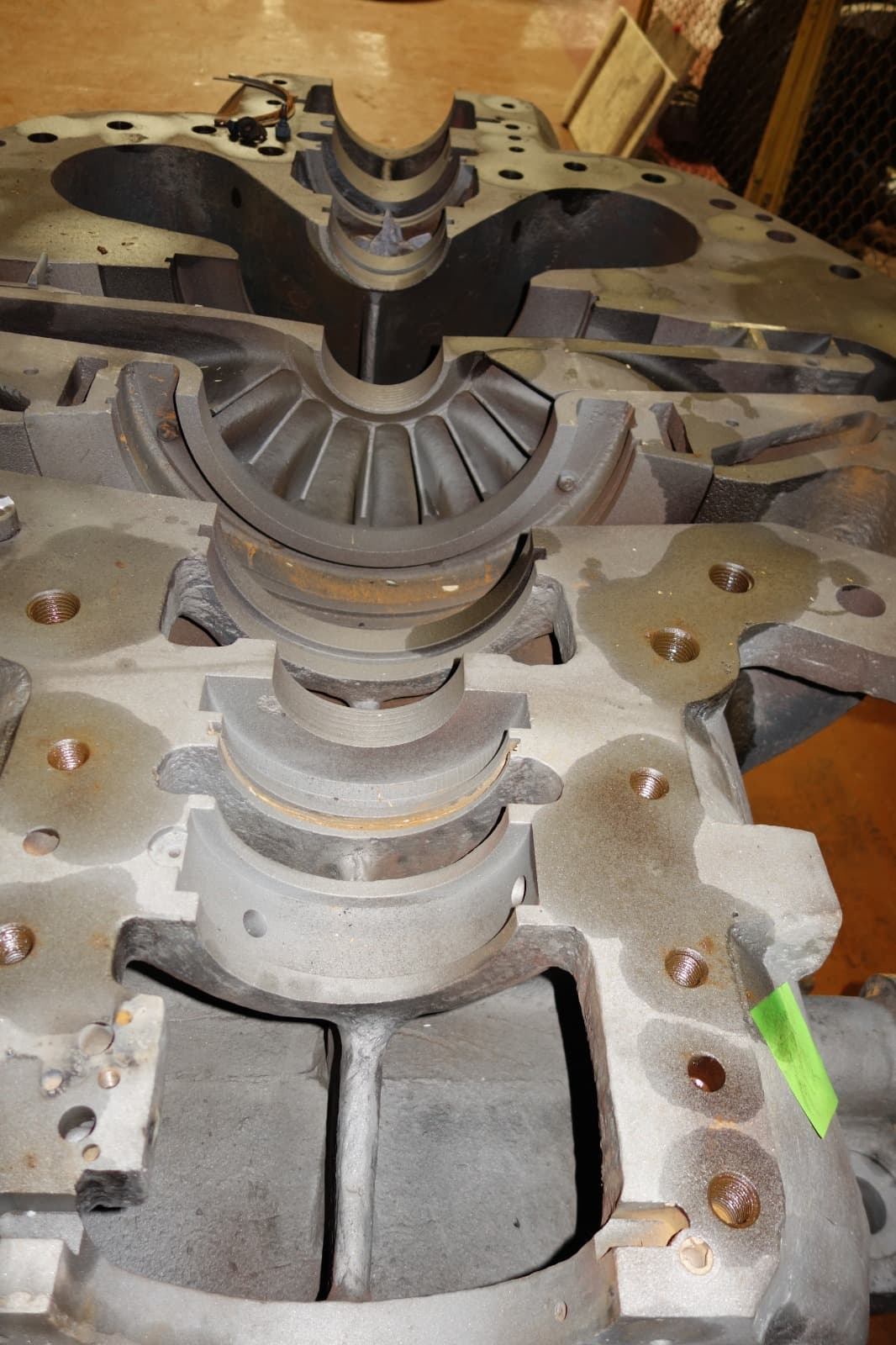 Gas turbine and compressor casings