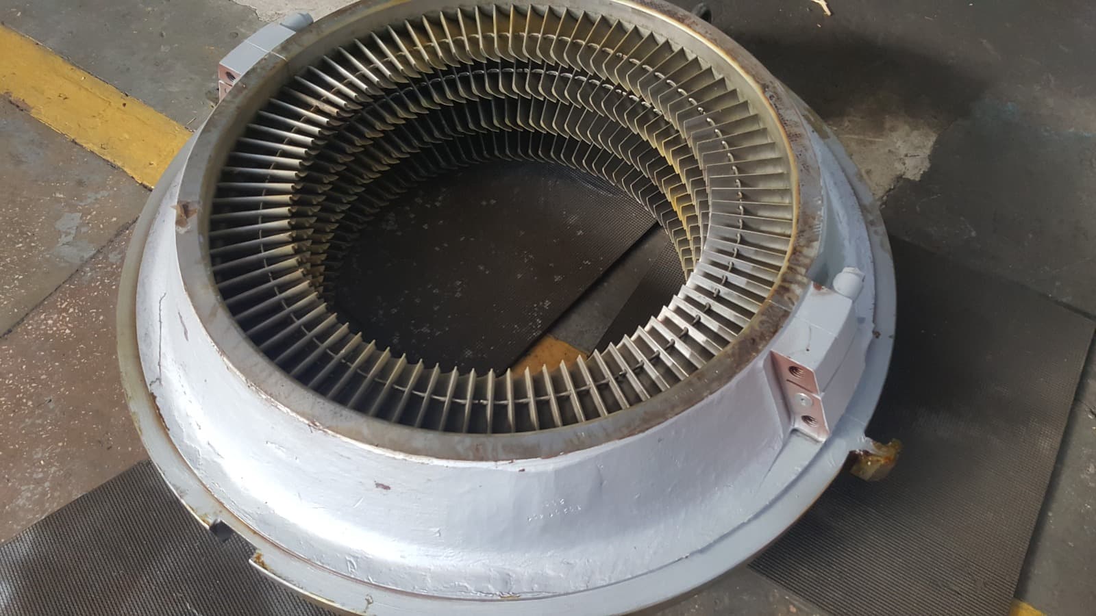 Gas turbine guide vanes and nozzle assemblies
