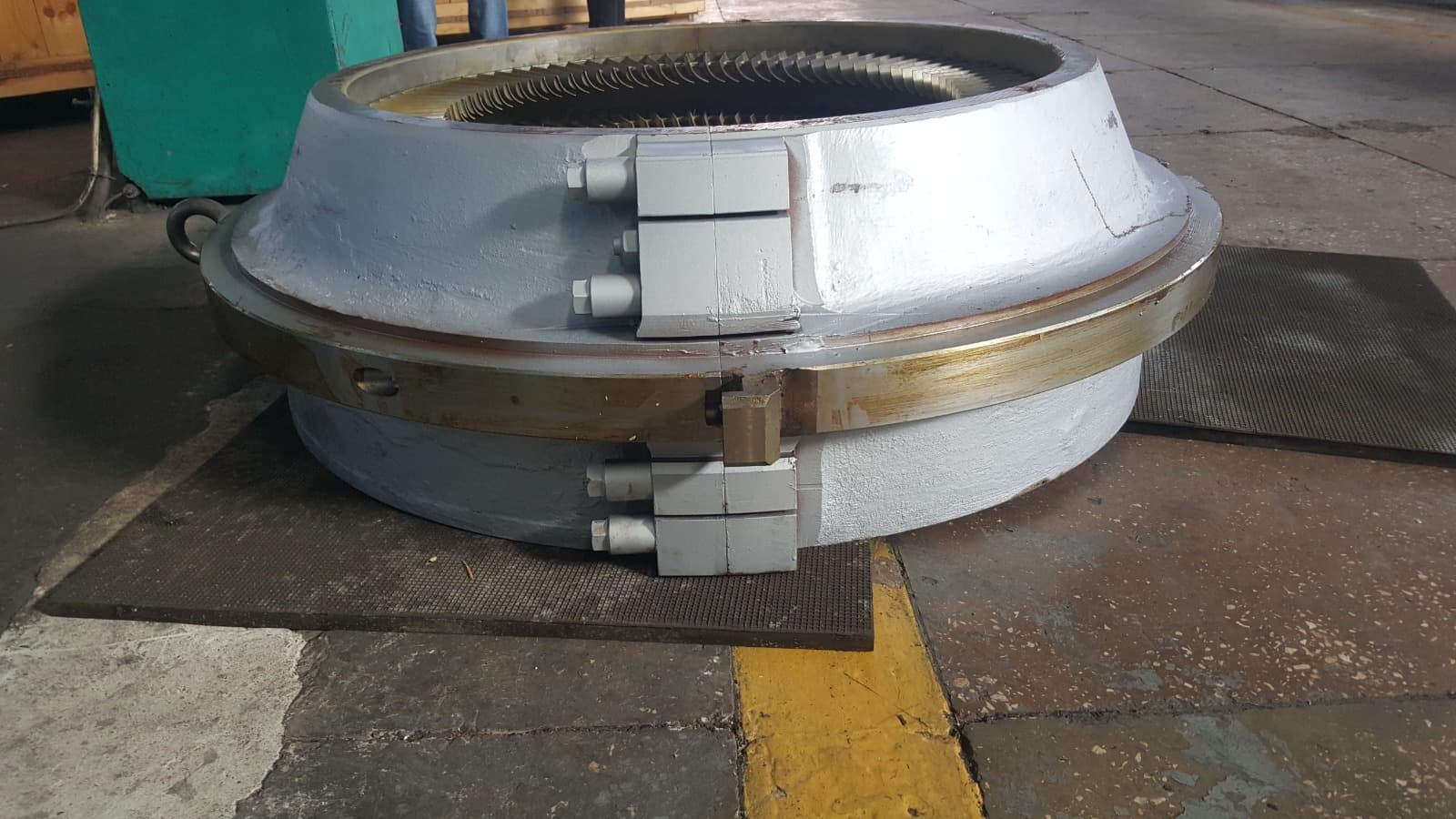 Gas turbine guide vanes and nozzle assemblies