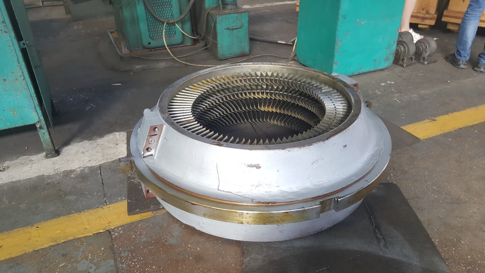 Gas turbine guide vanes and nozzle assemblies