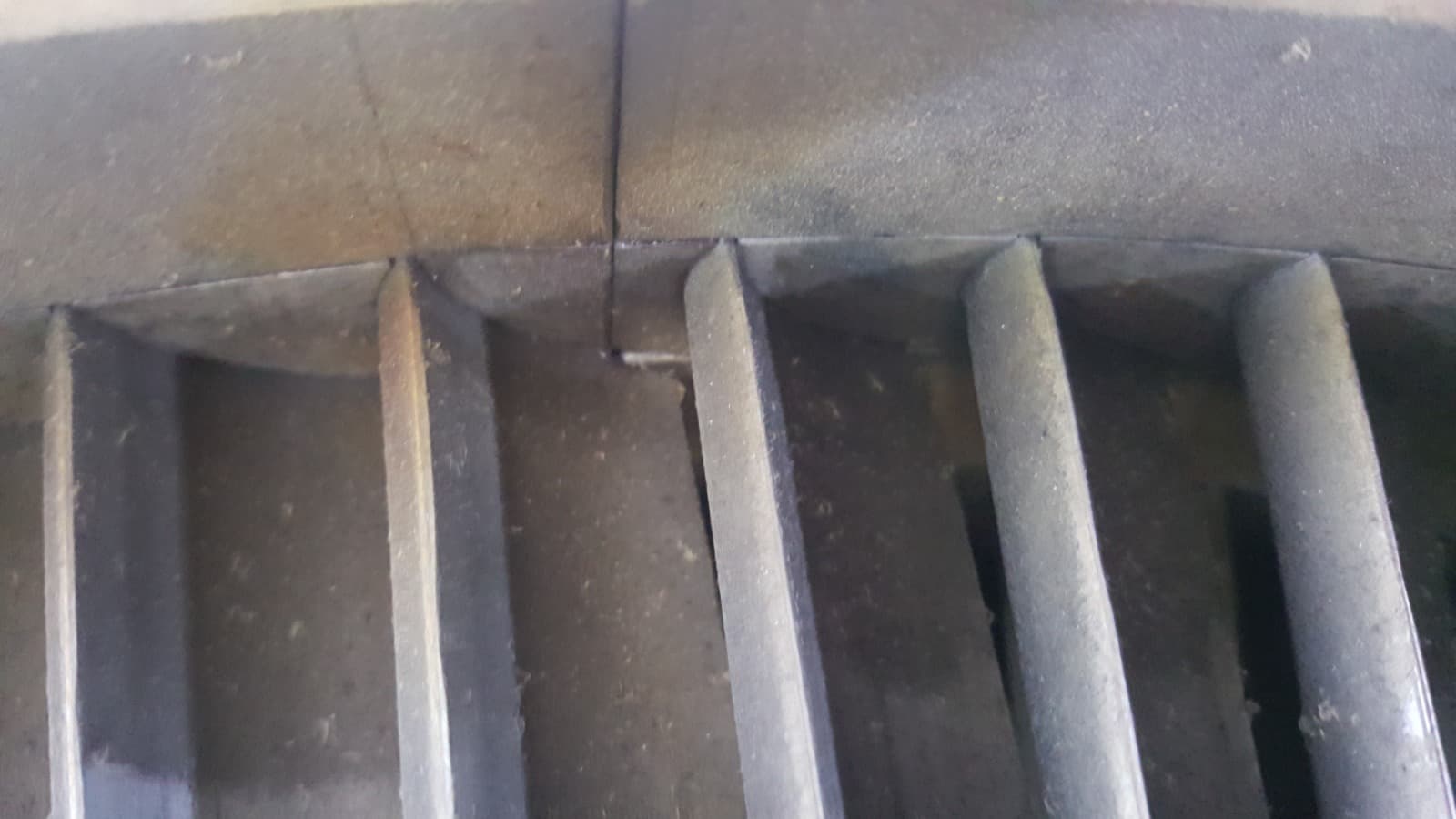 Gas turbine guide vanes and nozzle assemblies