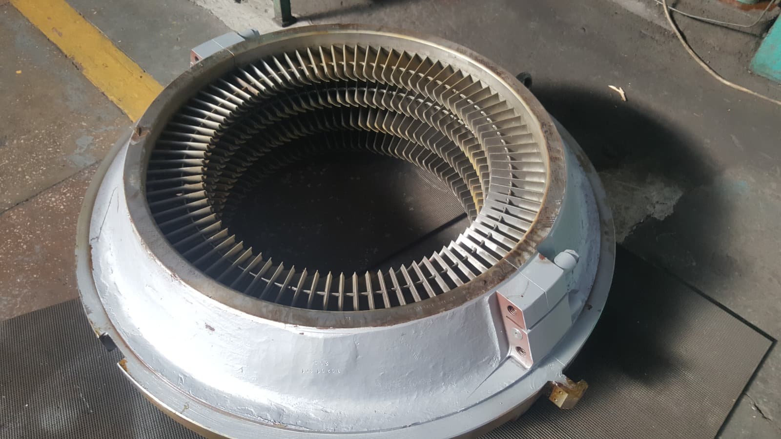 Gas turbine guide vanes and nozzle assemblies