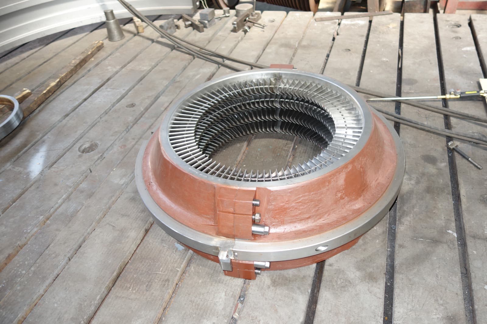 Gas turbine guide vanes and nozzle assemblies