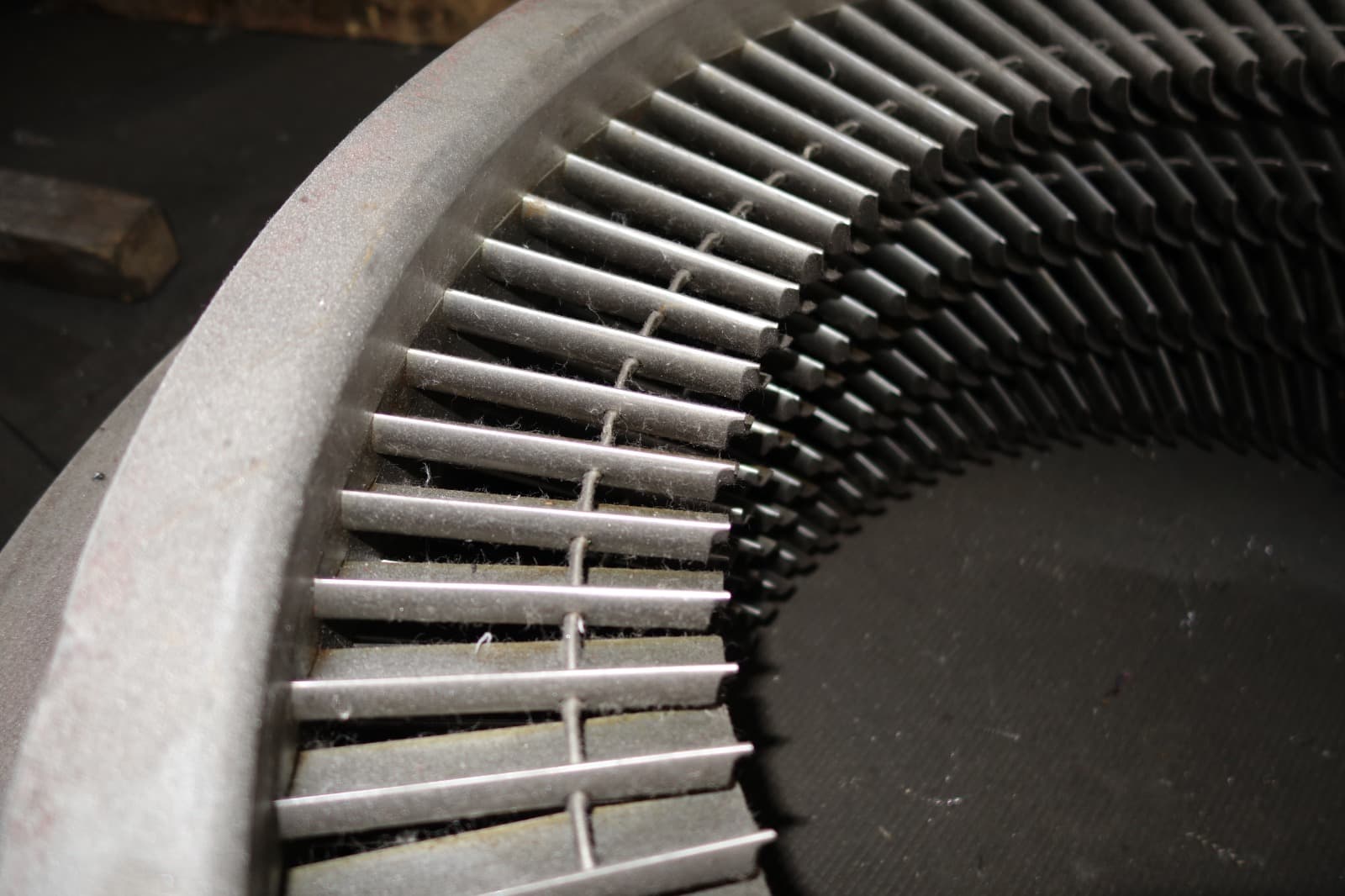 Gas turbine guide vanes and nozzle assemblies