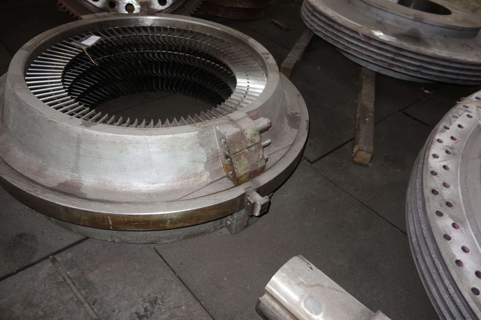 Gas turbine guide vanes and nozzle assemblies