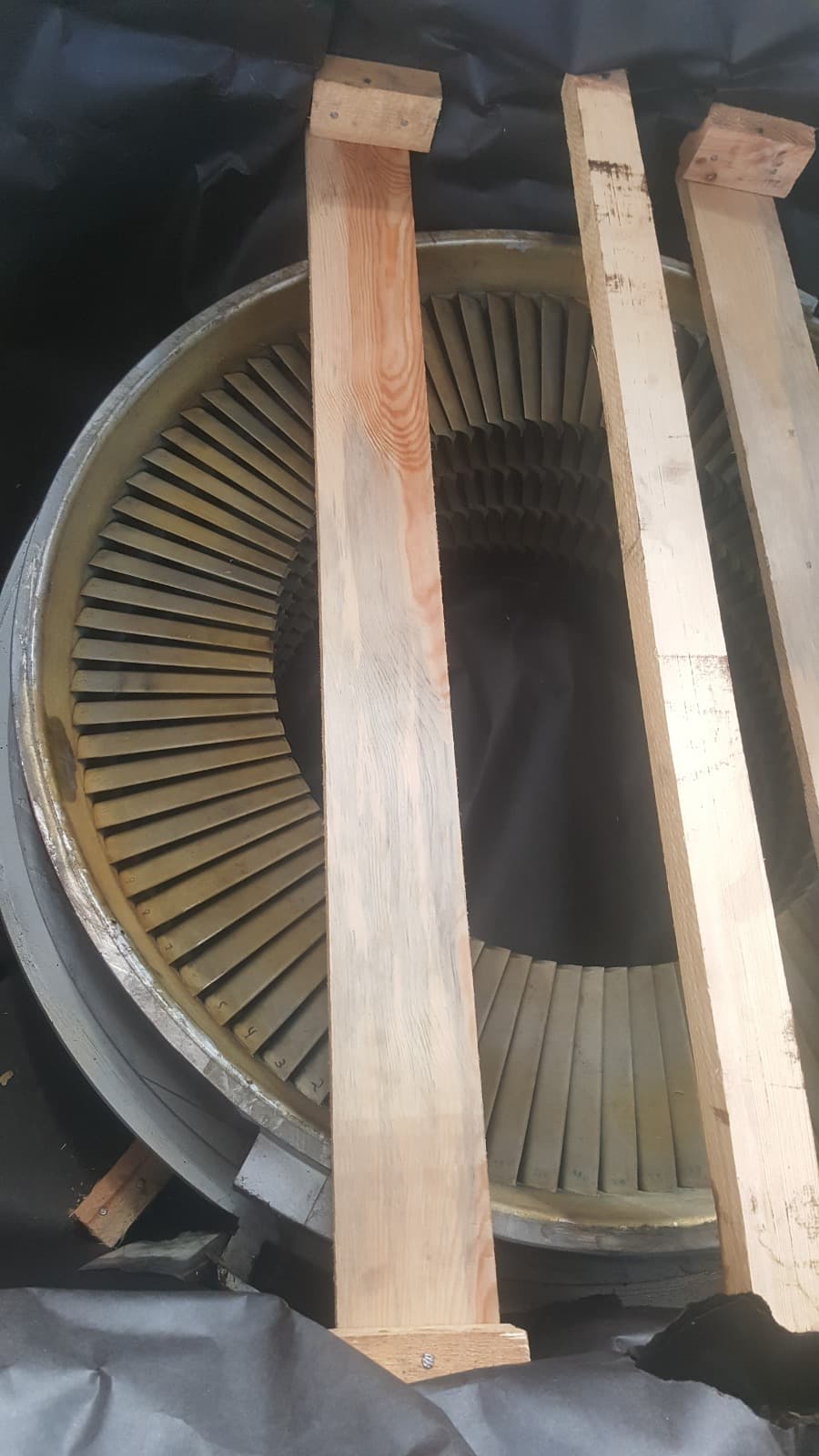 Gas turbine guide vanes and nozzle assemblies