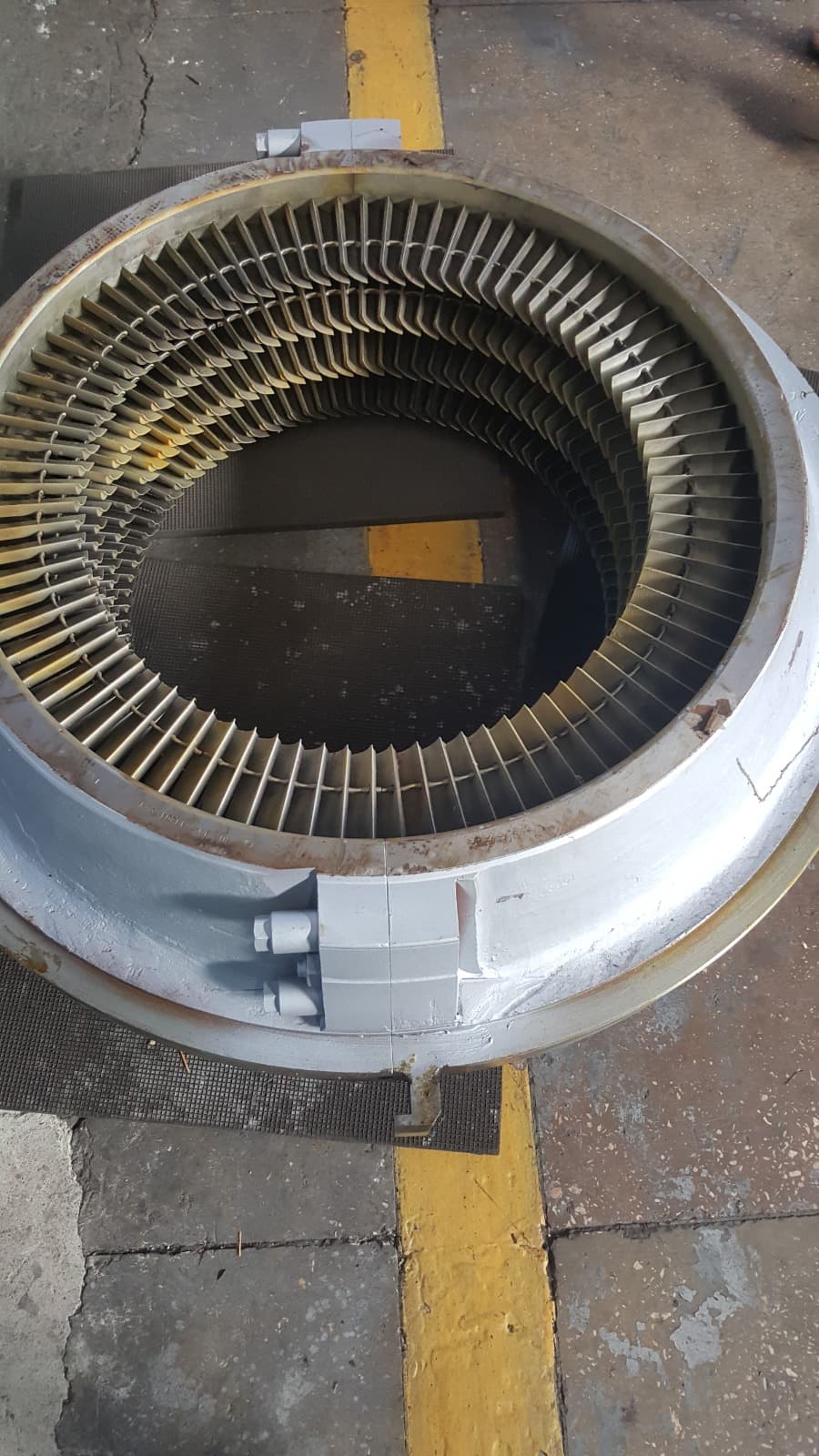 Gas turbine guide vanes and nozzle assemblies