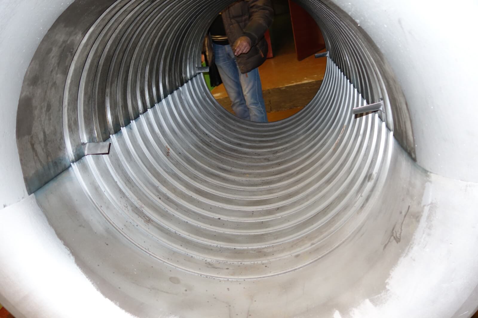 Gas turbine guide vanes and nozzle assemblies