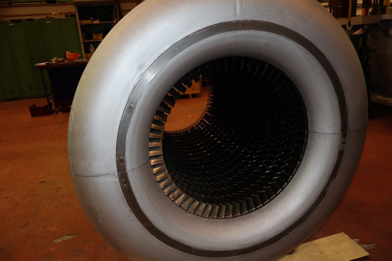 Gas turbine guide vanes and nozzle assemblies