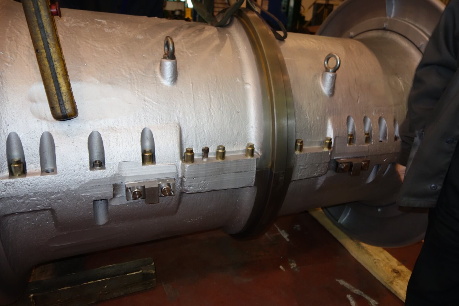 Gas turbine guide vanes and nozzle assemblies
