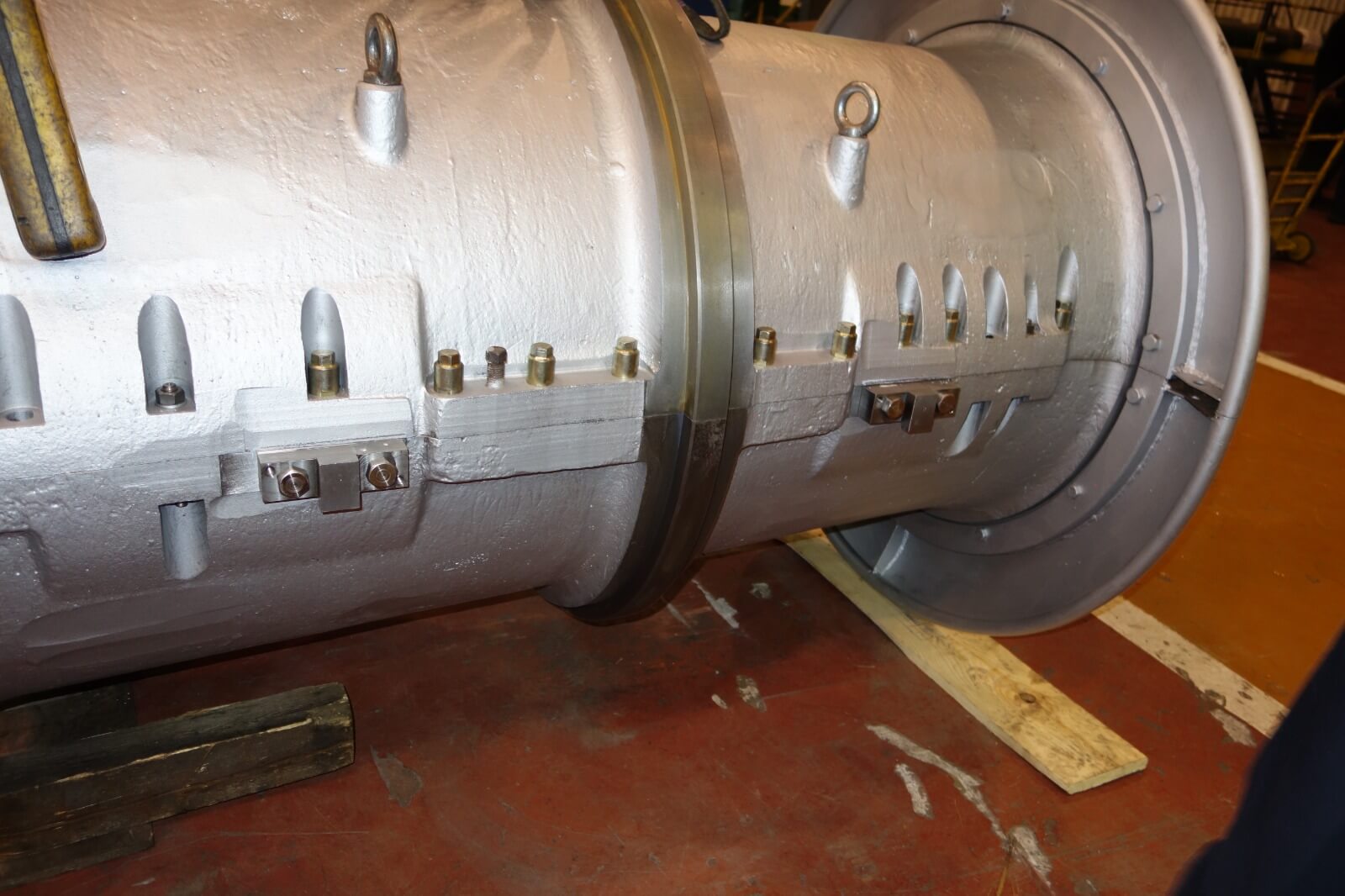 Gas turbine guide vanes and nozzle assemblies