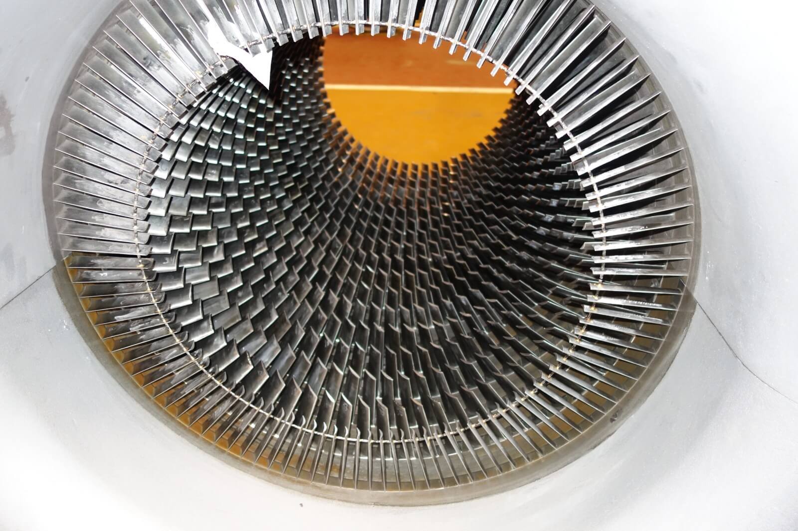 Gas turbine guide vanes and nozzle assemblies