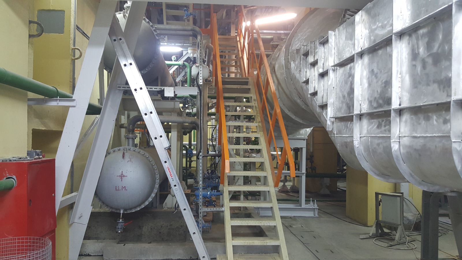 Gas turbine combustion chambers, flame tubes, transition pieces