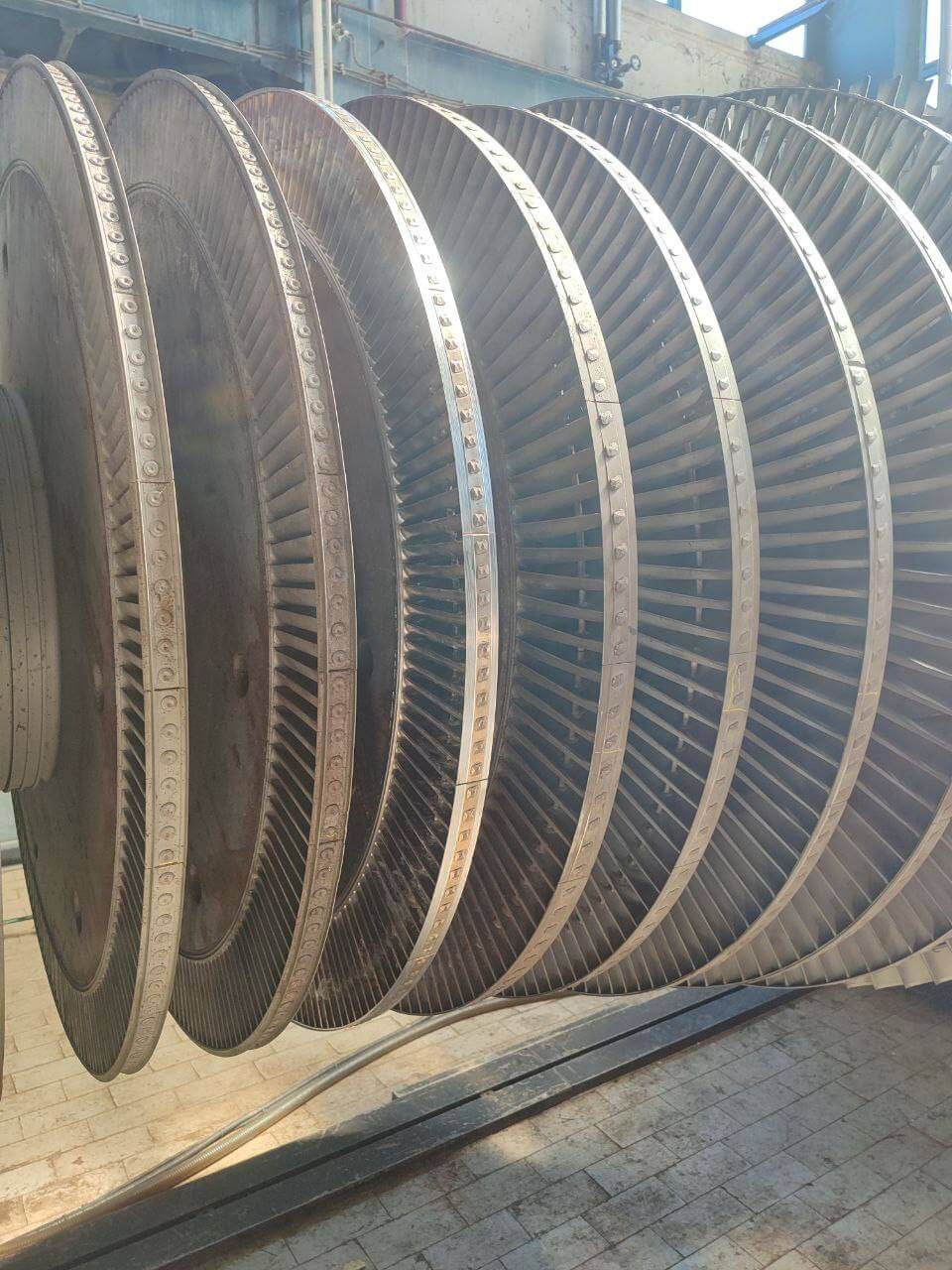 Steam turbine blades and rotor discs