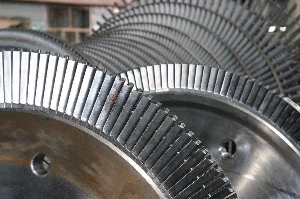 Steam turbine blades and rotor discs