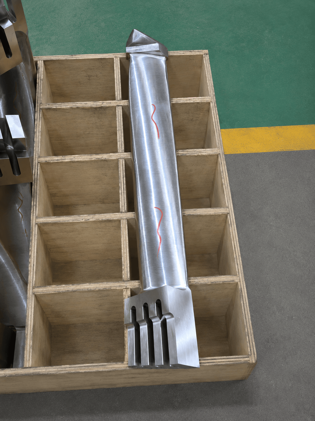 Steam turbine blades and rotor discs