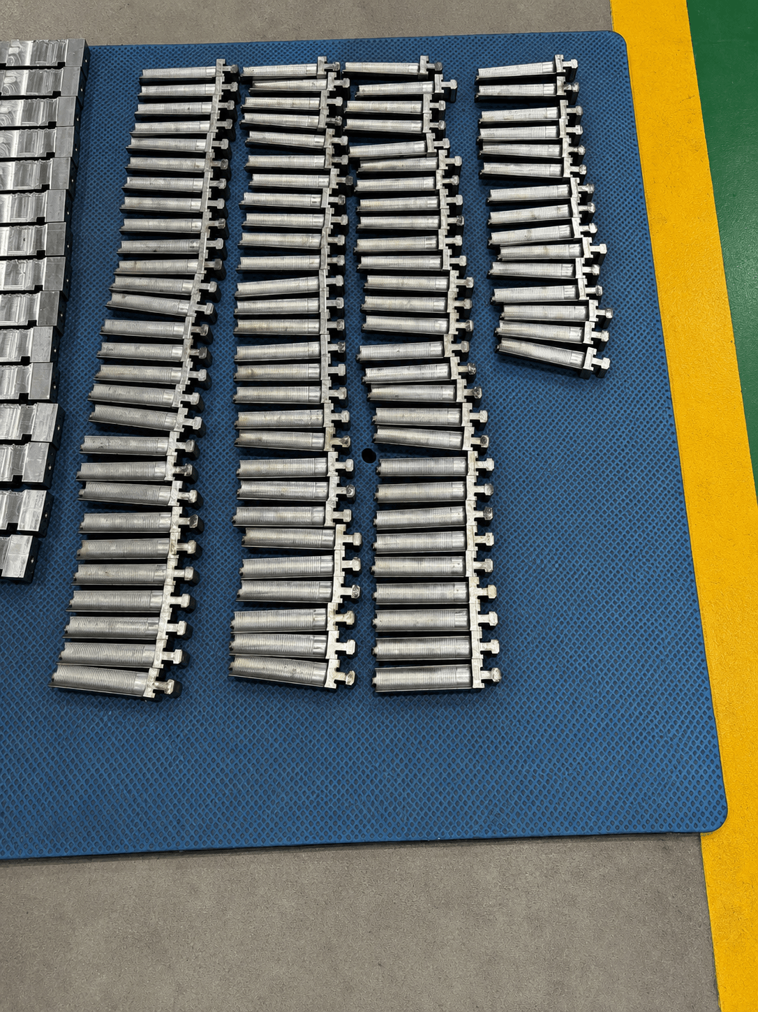 Steam turbine blades and rotor discs