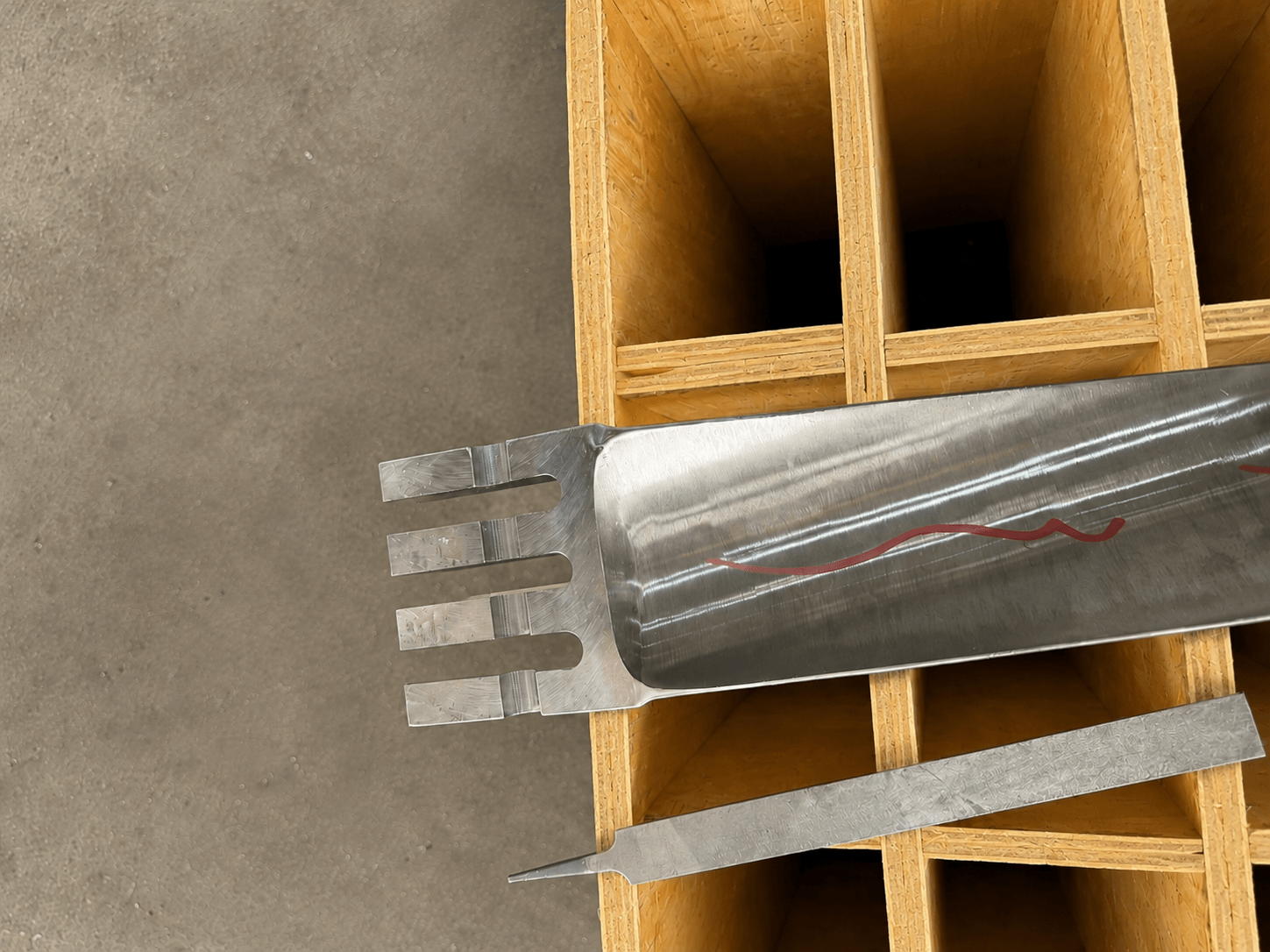 Steam turbine blades and rotor discs
