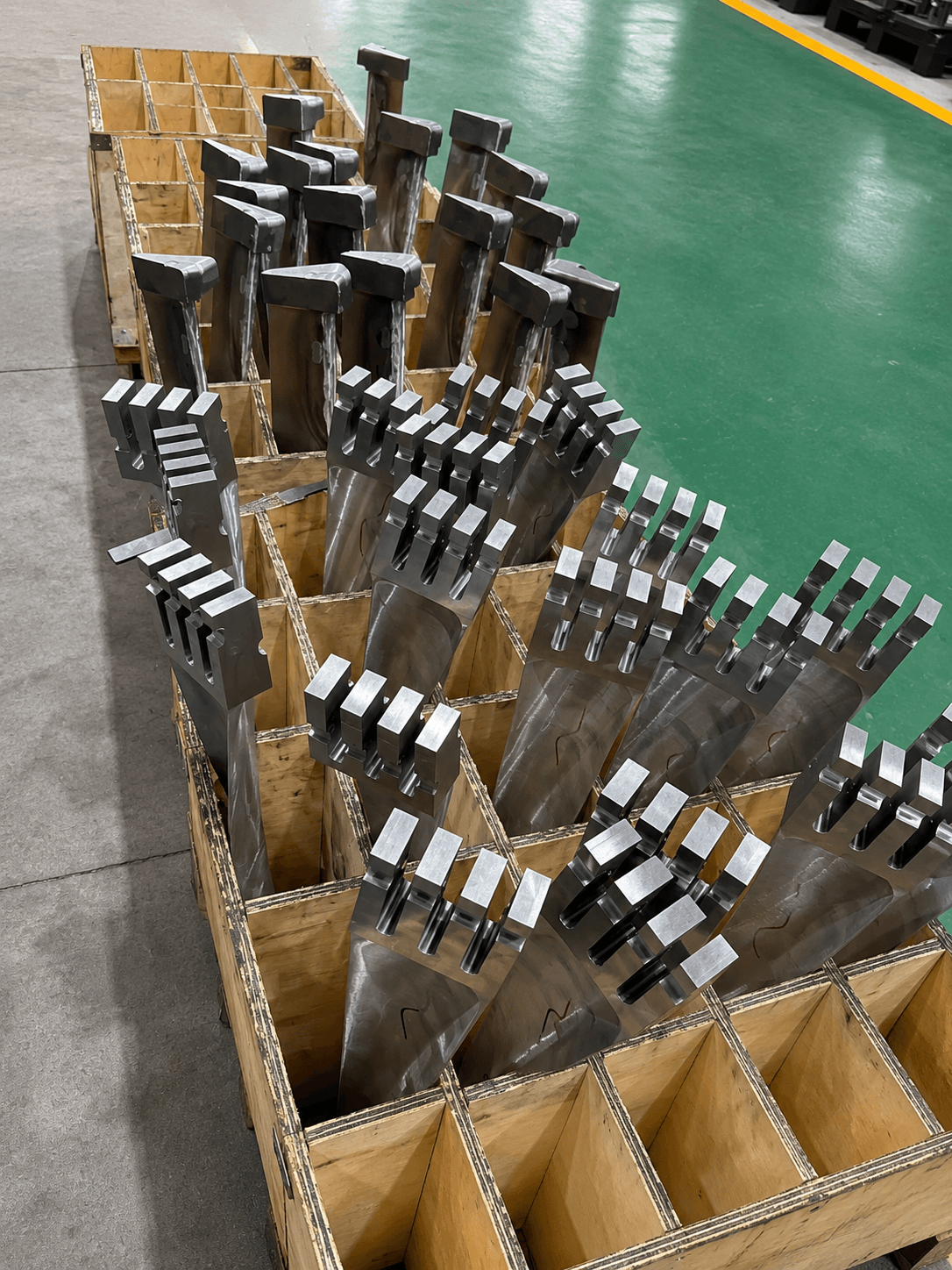 Steam turbine blades and rotor discs