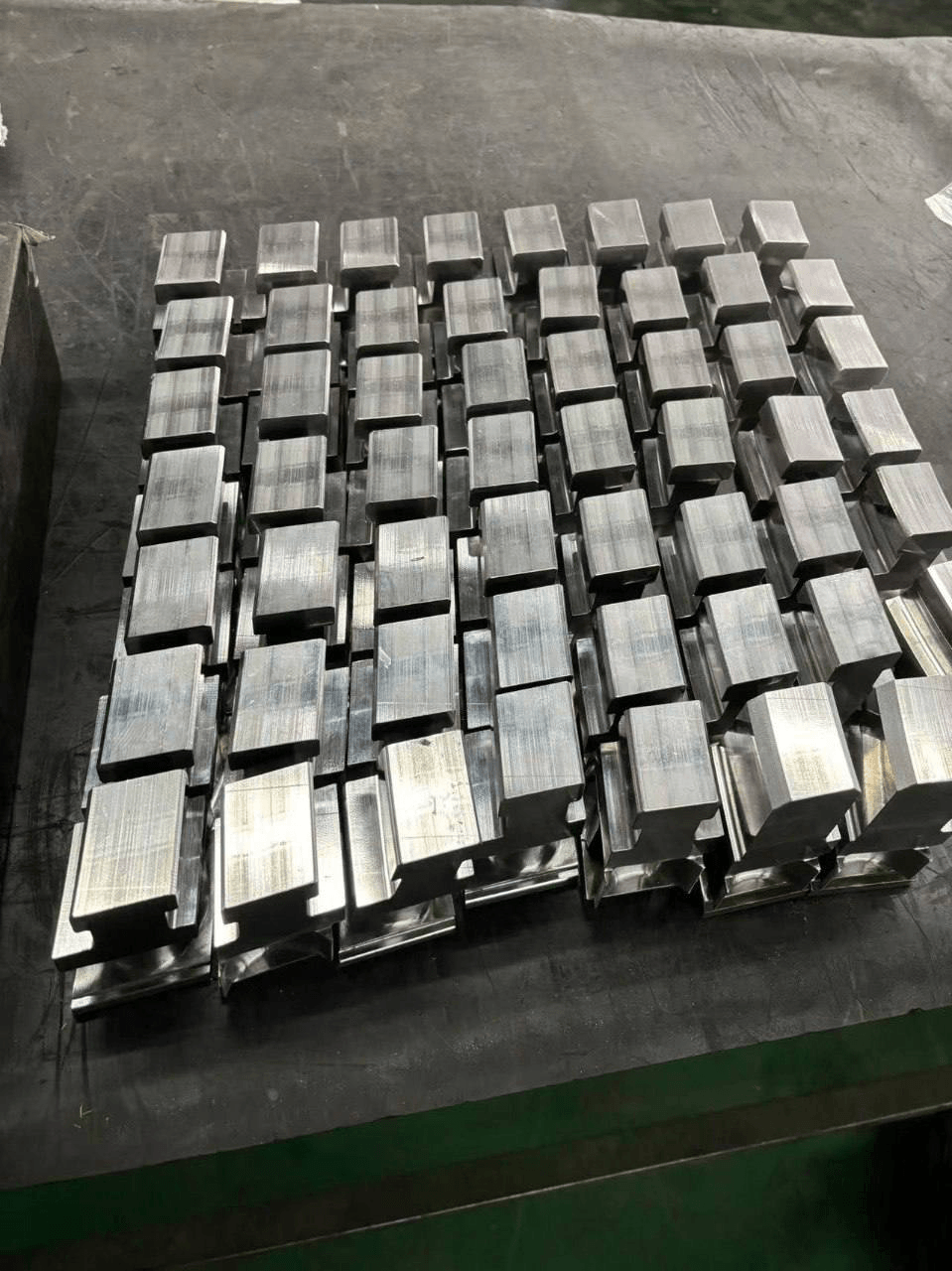 Steam turbine blades and rotor discs