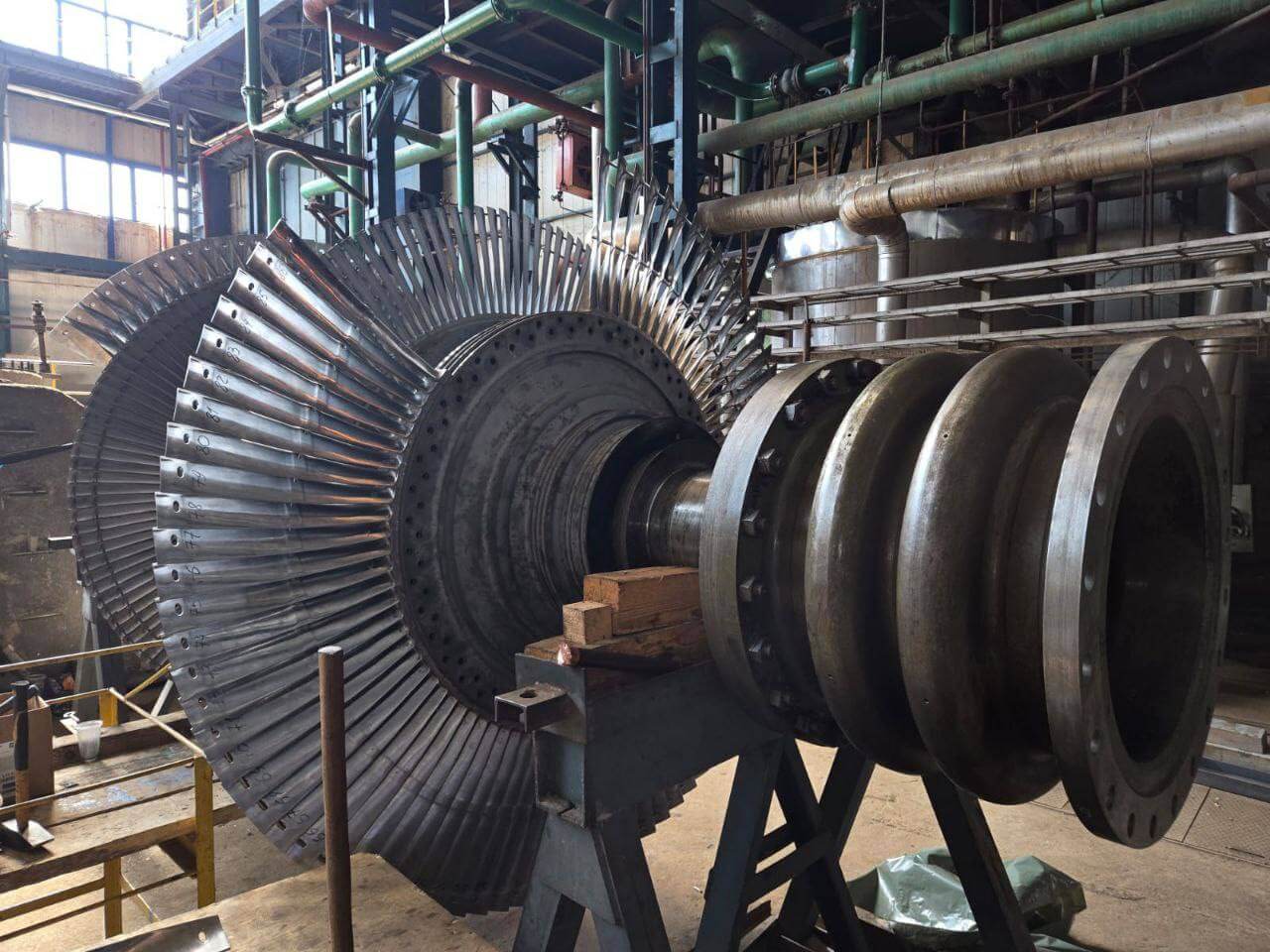 Steam turbine rotors and couplings
