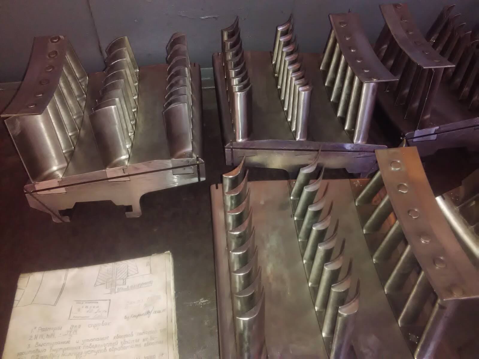 Gas turbine guide vanes and nozzle assemblies