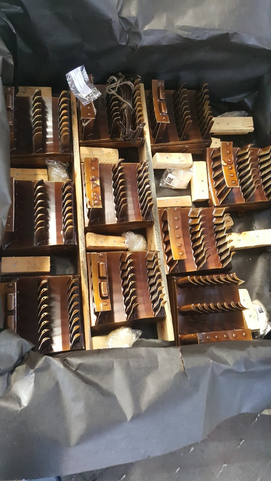 Gas turbine guide vanes and nozzle assemblies