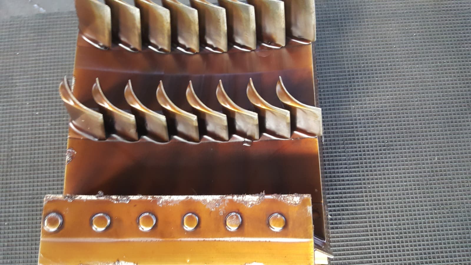Gas turbine guide vanes and nozzle assemblies
