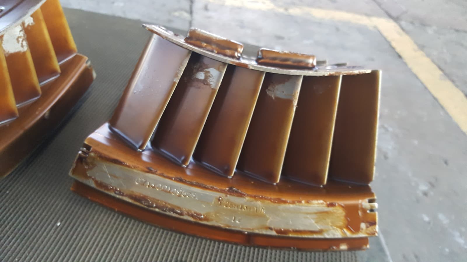 Gas turbine guide vanes and nozzle assemblies