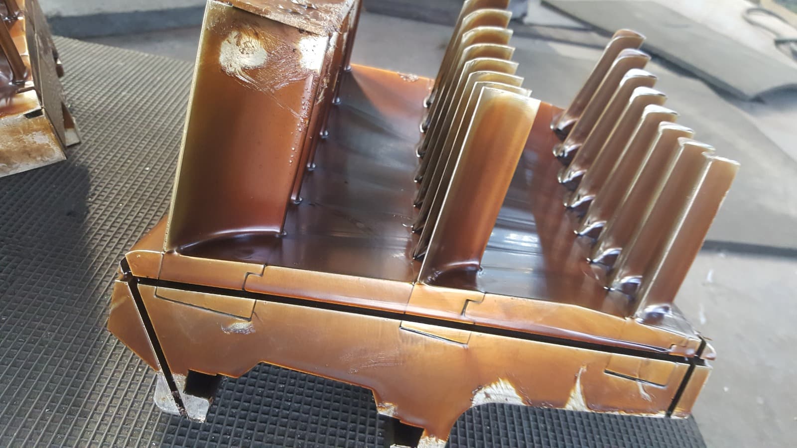 Gas turbine guide vanes and nozzle assemblies