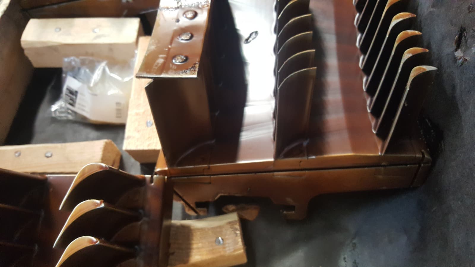 Gas turbine guide vanes and nozzle assemblies