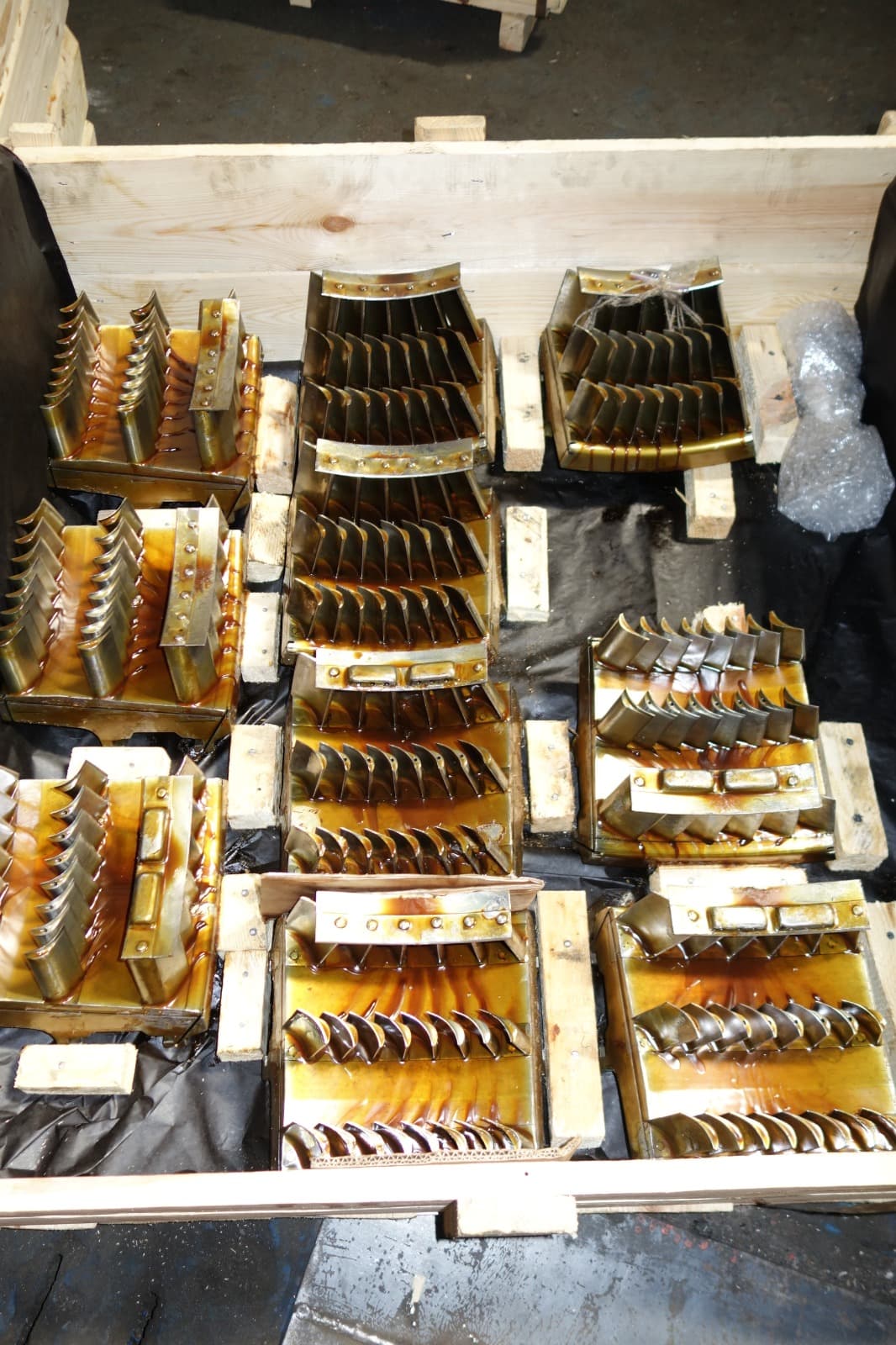 Gas turbine guide vanes and nozzle assemblies