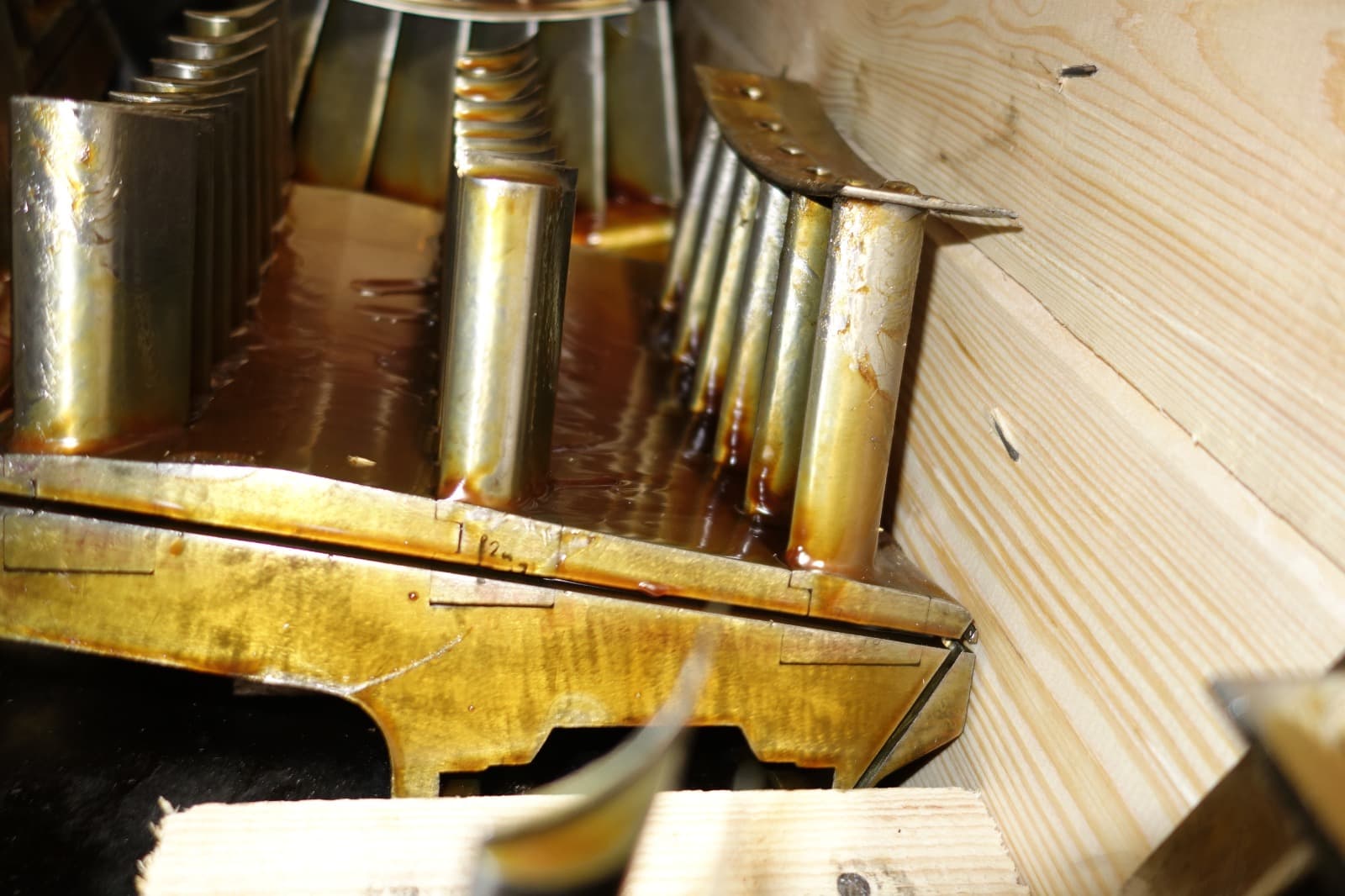 Gas turbine guide vanes and nozzle assemblies