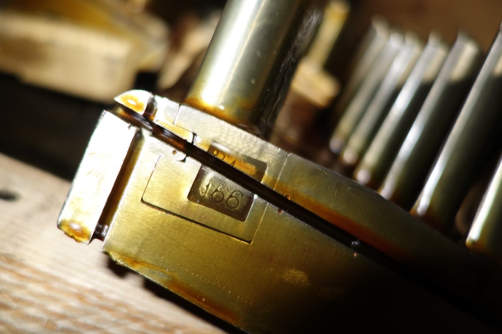Gas turbine guide vanes and nozzle assemblies