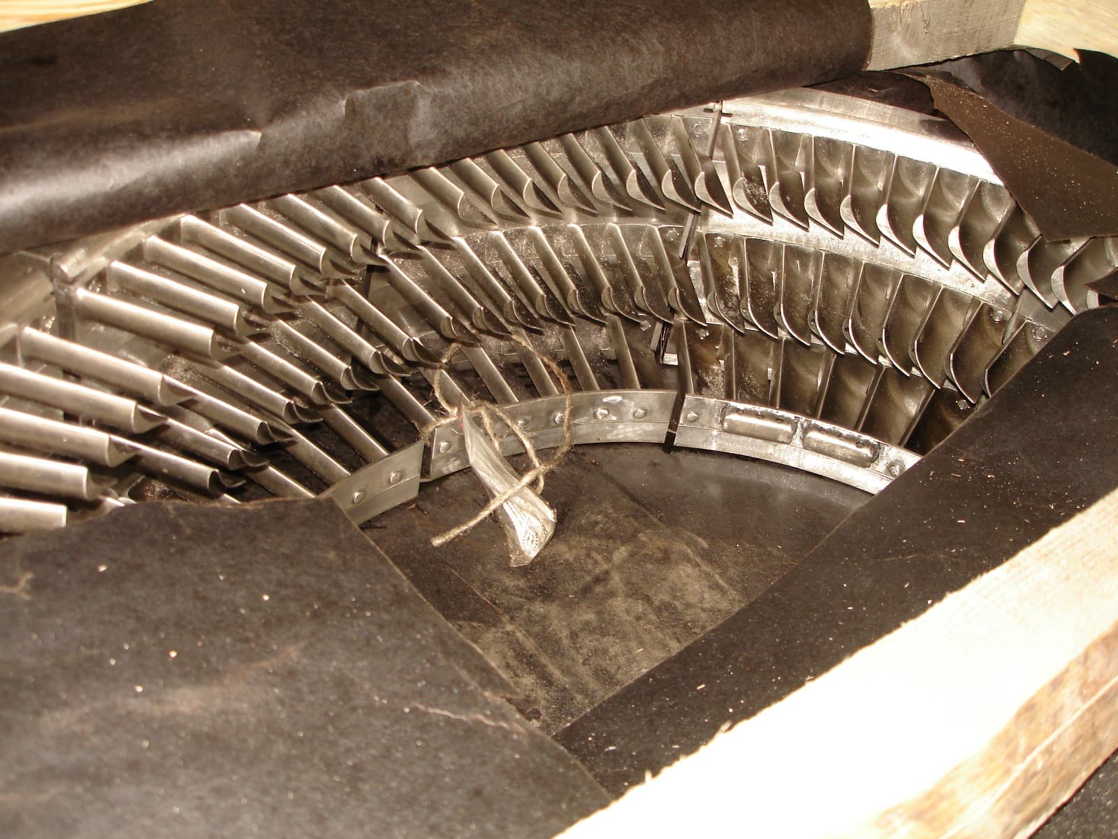 Gas turbine guide vanes and nozzle assemblies