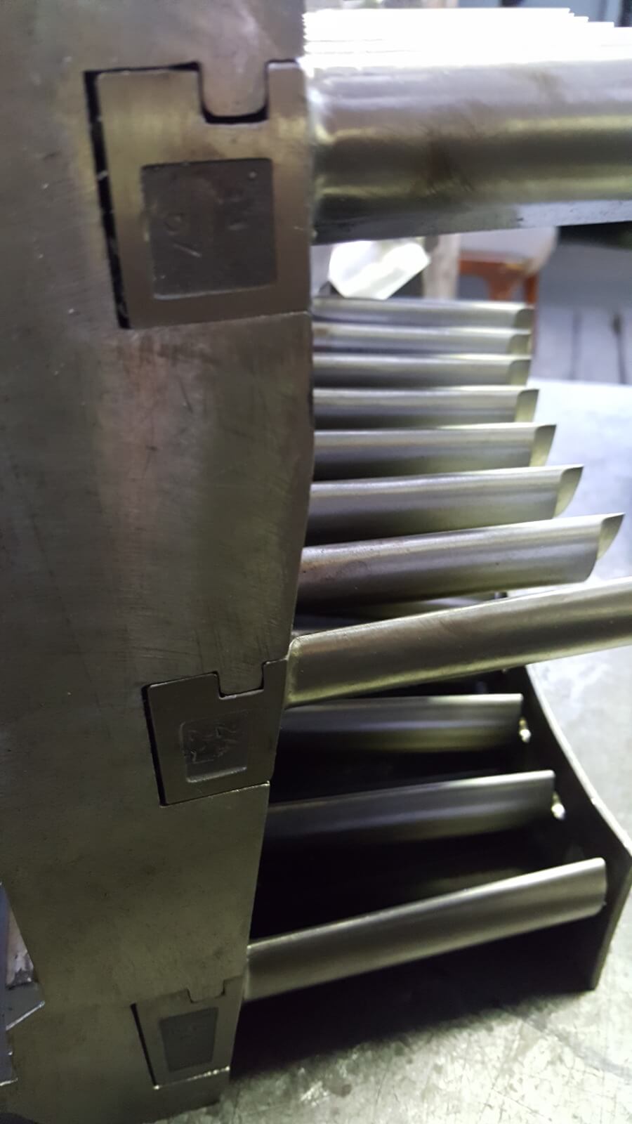 Gas turbine guide vanes and nozzle assemblies