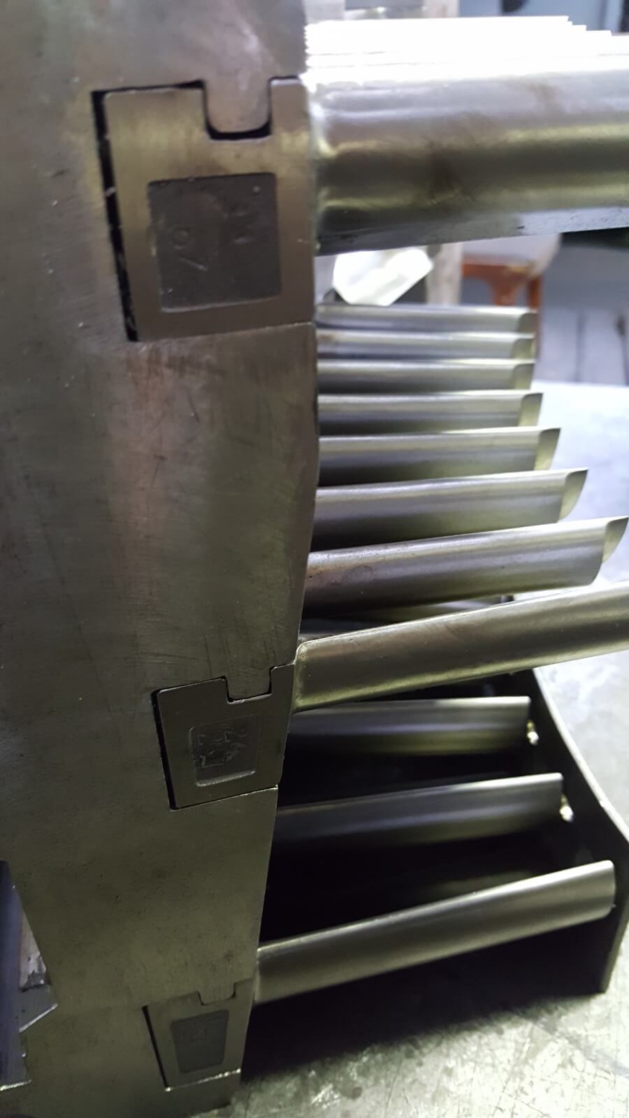 Gas turbine guide vanes and nozzle assemblies