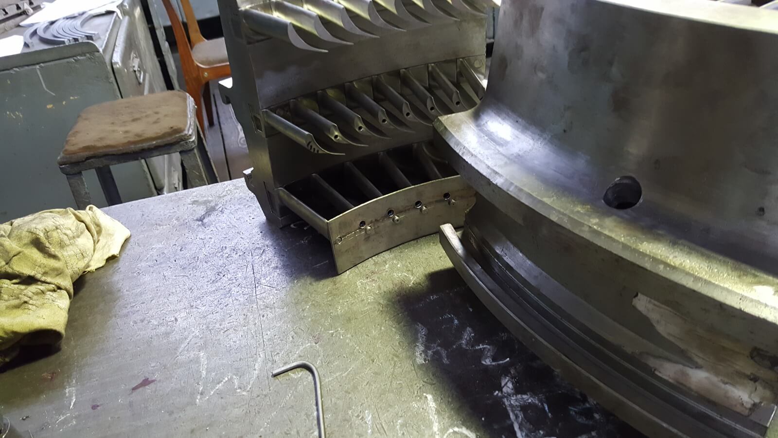 Gas turbine guide vanes and nozzle assemblies
