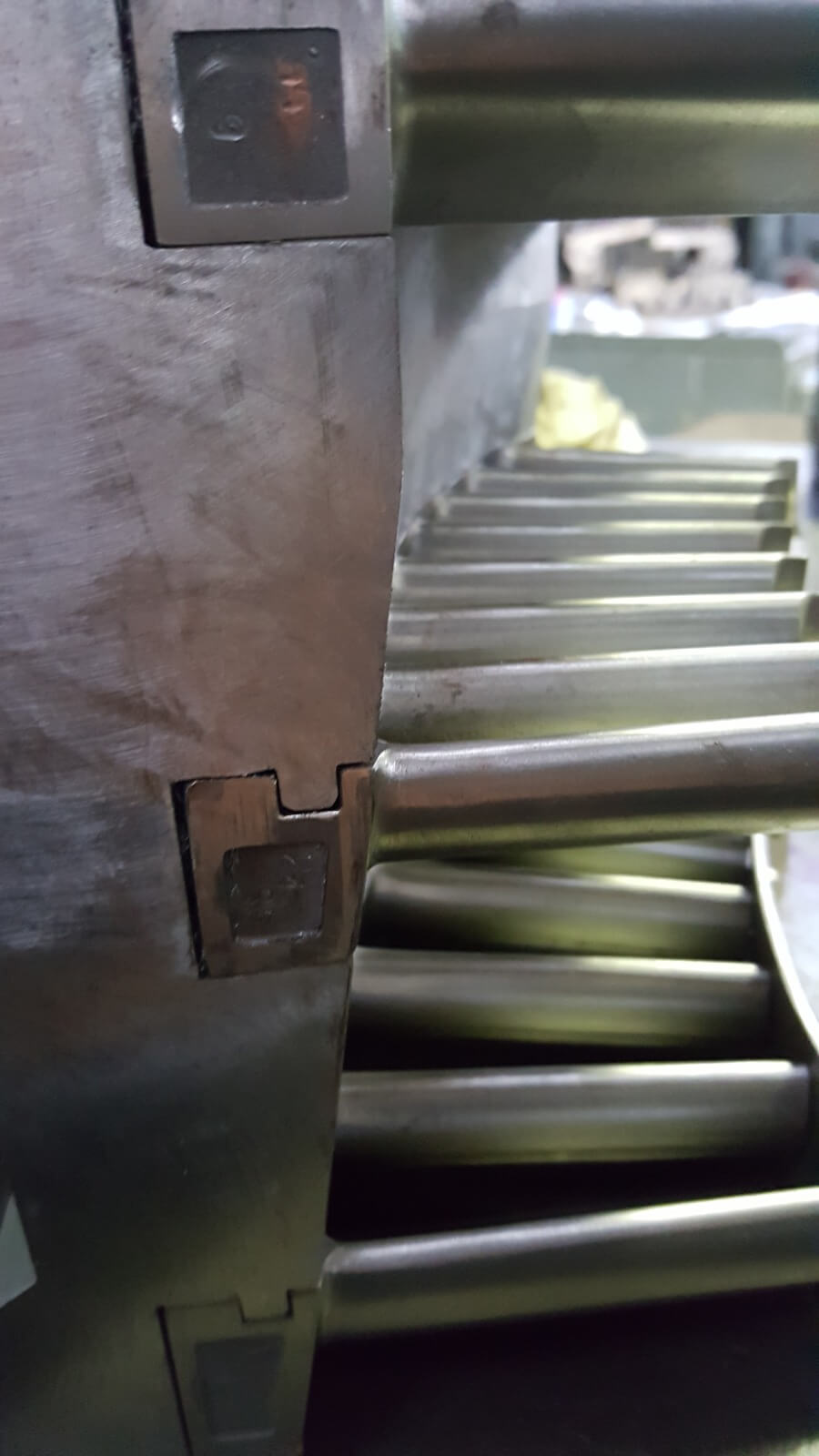 Gas turbine guide vanes and nozzle assemblies